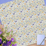 Elegante Aquarellfarben Gemustert Schal<br><div class="desc">Mit diesem hübschen Chiffonschal, der mit frischen, blauen und gelben Wildblumen im Aquarellstil besticht, fügen Sie Ihrem Outfit einen blumigen blüh hinzu. Dieser Schal ist leicht, luftig und elegant und verleiht Ihrem Tag eine Touch botanischen Charmes. Egal, ob Sie den Hund laufen oder sich für einen besondere Anlass kleiden, dieser...</div>