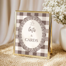 Elegante beigefarbene neutrale Geschenke und Karte