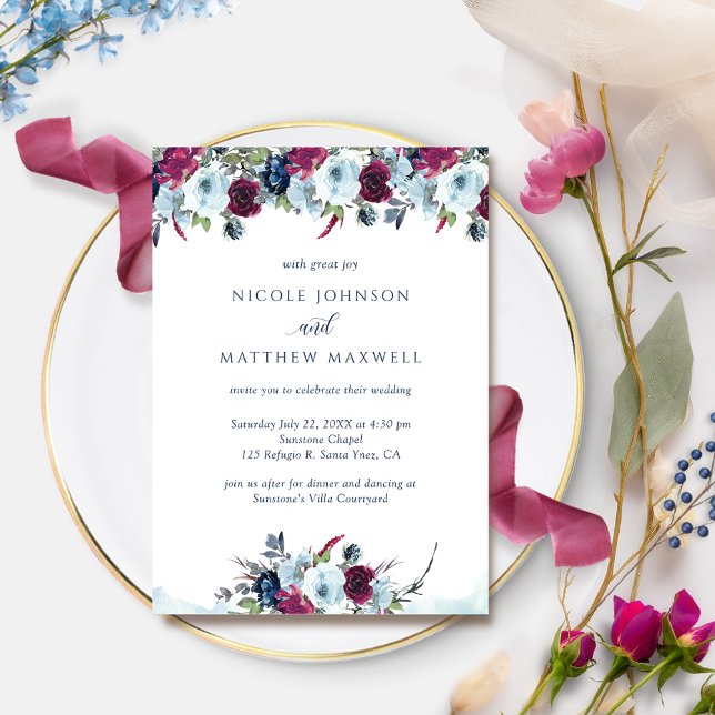 Elegante Berry-, Burgund- und Blue Blooms Hochzeit Einladung (Von Creator hochgeladen)