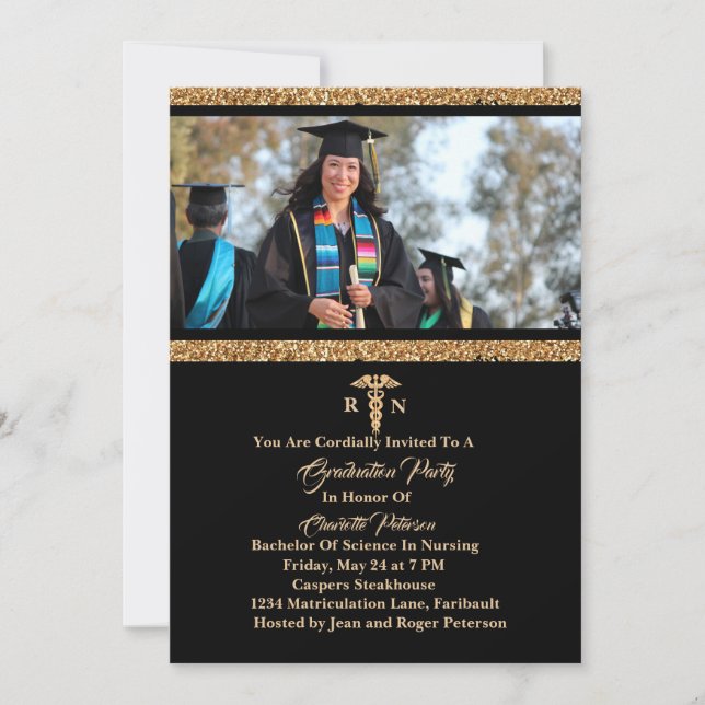 Elegante Black & Gold Foto Nurse Graduation Party Einladung (Vorderseite)