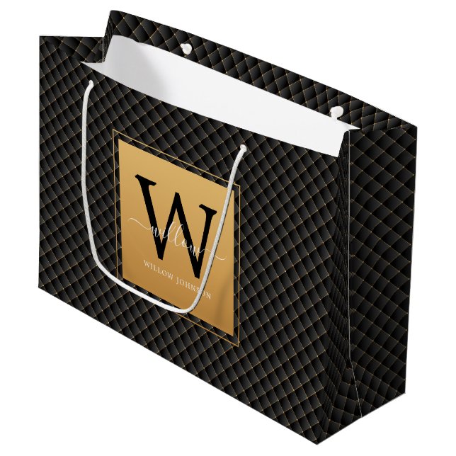 Elegante Black Gold Stilvolle Monogram Script Große Geschenktüte (Vorderseite Schrägansicht)