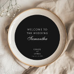 Elegante Black Wedding Guest Names Platzkarte Menükarte<br><div class="desc">Elegantes Solid Black Classic Wedding Guest Platzkarte Menü mit personalisiertem Gästebamen auf der Vorderseite und Menü auf der Rückseite. Bitte beachten Sie,  dass Sie jede Karte mit dem gewollt Namen anpassen müssen. Es ist nicht möglich,  eine Namensliste hochzuladen.</div>