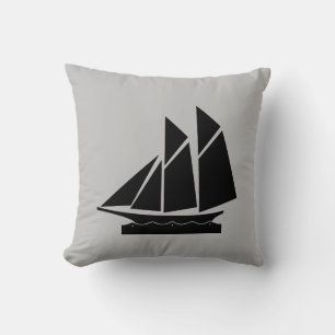 Elegante Black Yacht auf Light Gray Kissen
