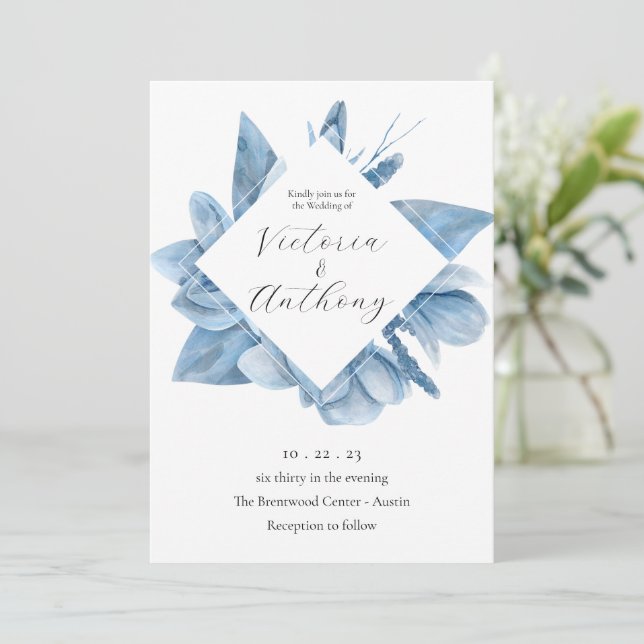 Elegante blaue Flora Wasserfarben Hochzeit Einladu Einladung (Stehend Vorderseite)