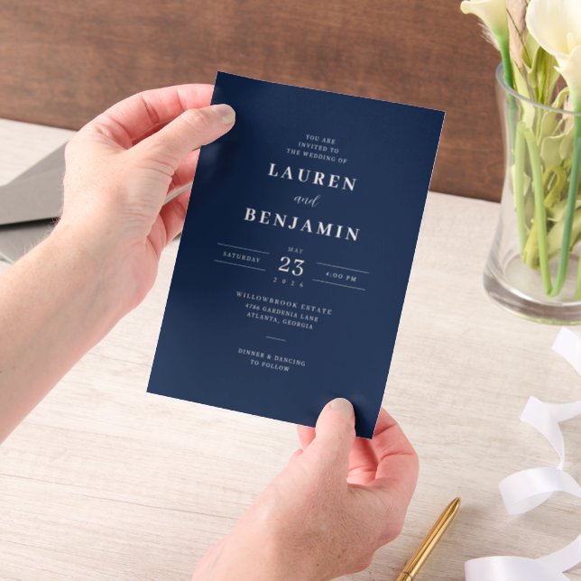 Elegante blaue Hochzeitseinladung (Handgehalten)