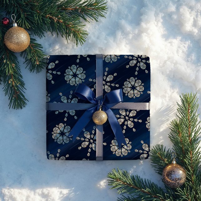 Elegante blaue Wasserfarbenjuwelen Schneeflocken Geschenkpapier (Elegant Navy Blue Watercolor Jewels Snowflakes Wrapping Paper)