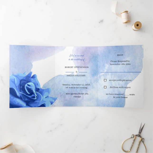 Elegante Blue Blume Personalisiert Wedding Dreifach Gefaltete Einladung (Innenseite)