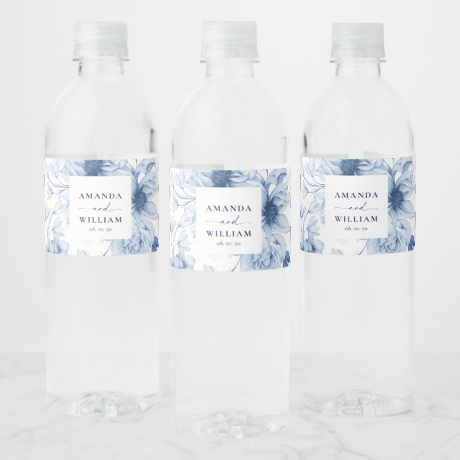 Elegante Blue Floral Wedding Water Flasche Labels (Flaschen)