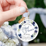 Elegante Blue Floral Wreath Trauzeugin Hochzeit Schlüsselanhänger<br><div class="desc">Dieser Schlüsselanhänger ist als Dankeschön für die Trauzeugin bei Ihrer Hochzeit konzipiert. Die elegante boho chic Design eine rustikale Hand gemalt Aquarell-Design mit einem Kranz von Rose und Blume in den Schattierungen von staubigen blau, marine und indigo. Der Text ist in eleganten Schriftzeichen geschrieben, und es gibt Platz für ihren...</div>