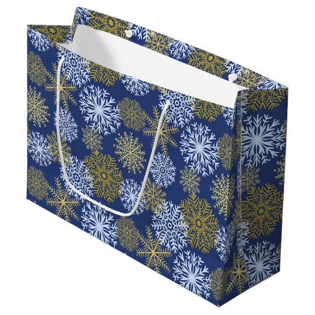 Elegante Blue Gold Winter Snowflakes Weihnachten Große Geschenktüte (Vorderseite Schrägansicht)