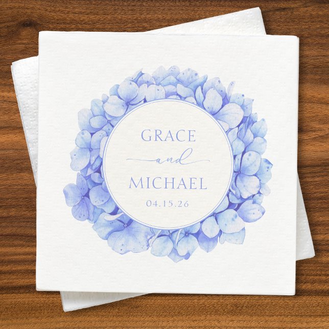 Elegante Blue Hydrangea Wassercolor Blumenhochzeit Serviette (Elegant blue hydrangea wedding napkins with customizable names and date—perfect for your reception.)
