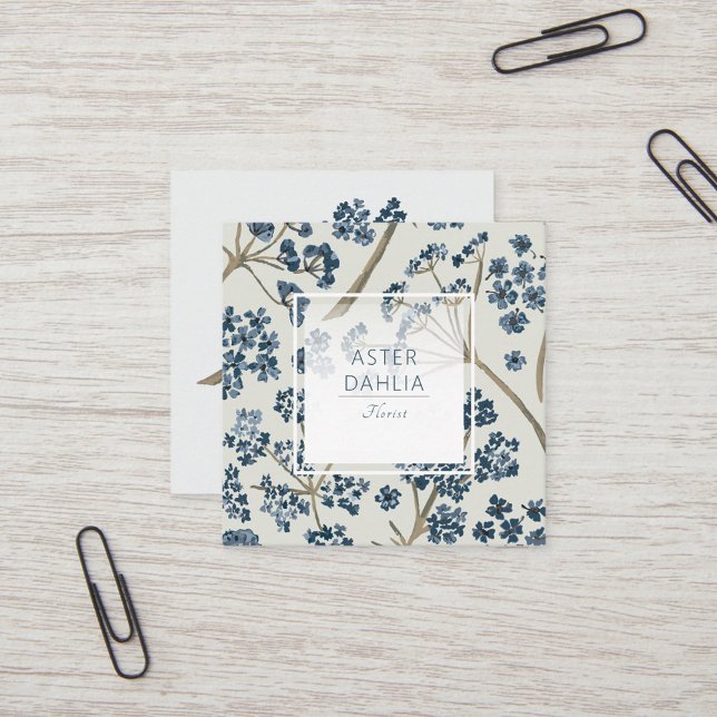 Elegante Blue Watercolor-Blume Quadratische Visitenkarte (Elegant Blue Watercolor Flowers Square Business Card from Studio Posies.)