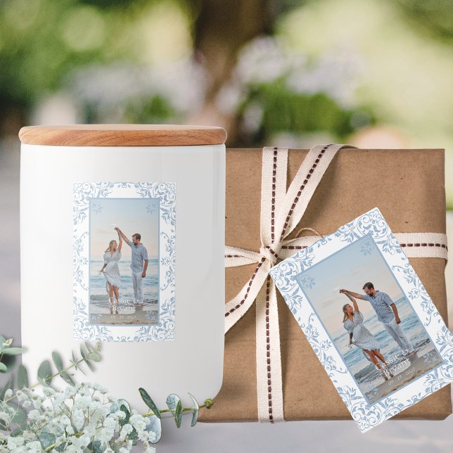 Elegante Blue & White Foto Border Wedding Labels Lebensmitteletikett (elegant coastal chic blue and white wedding engagement photo labels for candles gifts bridal party)