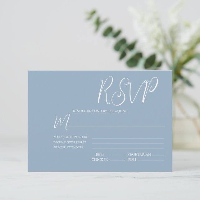 Elegante Blue & White Wedding RSVP Card (Stehend Vorderseite)