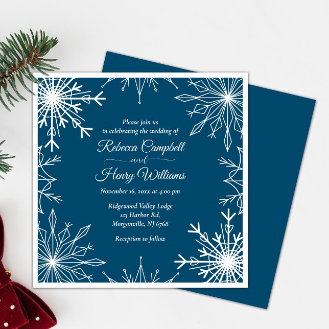 Elegante Blue Winter Snowflakes Einladung Hochzeit (Celebrate love with our elegant winter wedding invitation, spreading joy to all invited.)