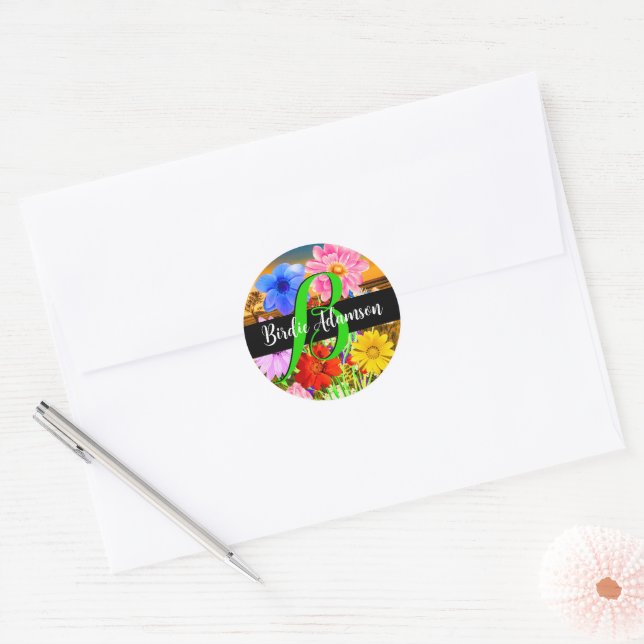 Elegante Blume: Chic Stylish Monogram Script Name Runder Aufkleber (Umschlag)