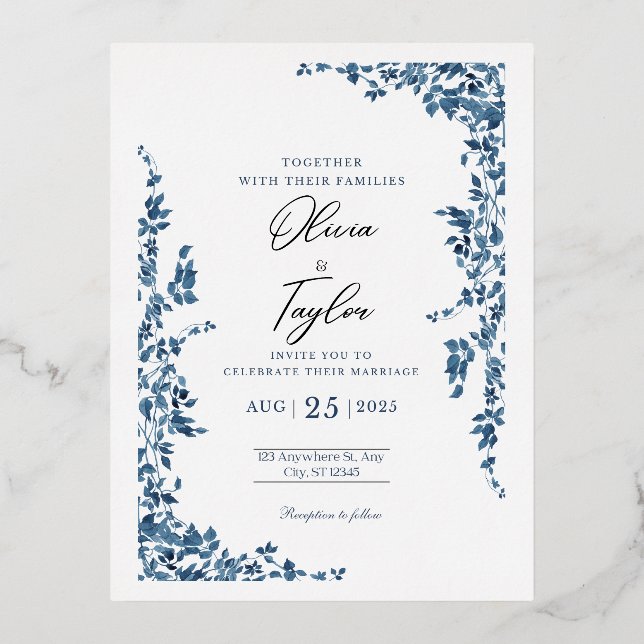 Elegante Blumenhochzeit mit Gold Folie Einladungspostkarte (Vorderseite)