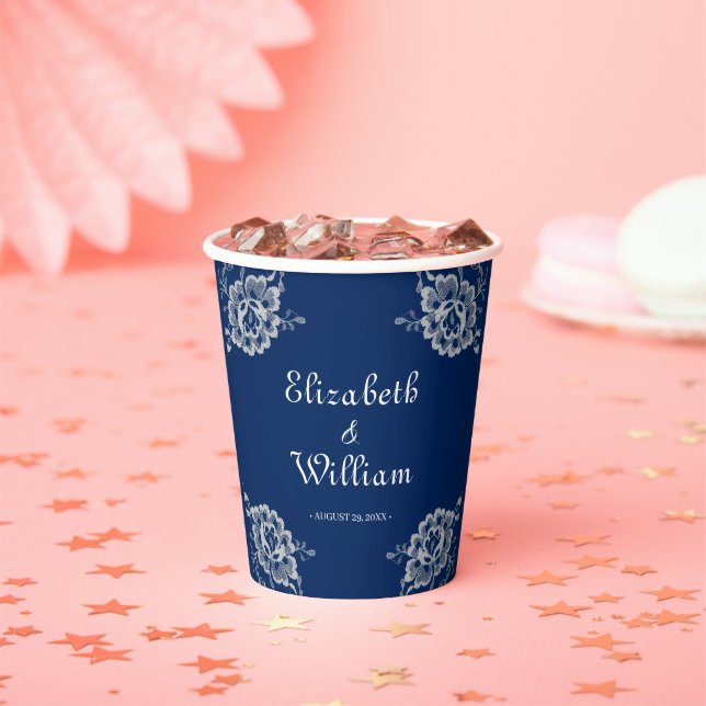 Elegante Blumenzange auf Blue Wedding Pappbecher (Insitu)