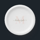 Elegante Blush & Gold Monogram Swash Wedding Pappteller<br><div class="desc">Elegante Blush & Gold Monogram Weißpapierplatte. Hochzeit. Vor- und Nachnamen austauschen.</div>