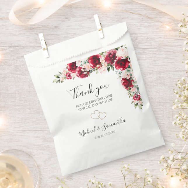 Elegante Blush und Rote Rosen Hochzeit Geschenktütchen (Ausgeschnitten)