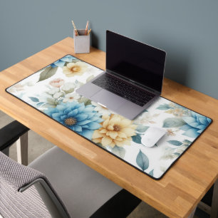 Elegante Blütenpastel Blau und Gelb auf Weiß Schreibtischunterlage