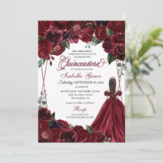 Elégante Bourgogne Floral Quinceanera Invitation (Debout devant)
