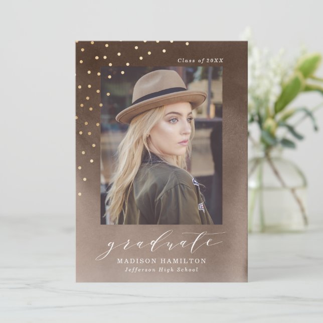 Elegante Braun Foto Graduation Party Einladung (Stehend Vorderseite)