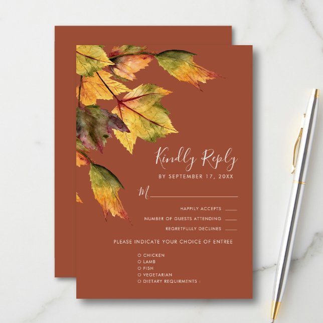 Elegante braune Herbstblätter Moderne Hochzeit RSVP Karte (Von Creator hochgeladen)