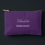 Elegante Bridesmaid Dark Lila Accessory Pouch Zubehörtasche<br><div class="desc">Elegant Bridesmaid Dark Lila Accessory Pouch, bitte personalisieren Sie den Namen der Brautjungfrau, mit der Online-Personalisierung Vorlage vor der Bestellung. Die Personalisierungsvorlage kann auch leicht verwendet werden, um das Design für andere Hochzeitsgast-Rollen, z. B. Trauzeugin, zu personalisieren, indem der entsprechende Text vor dem Hinzufügen zum Warenkorb entsprechend geändert wird. Wenn...</div>