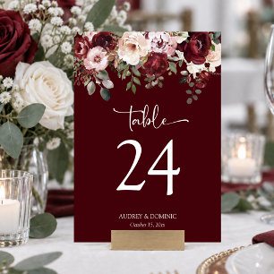 Elegante burgunderfarbene blumige Hochzeit Tischnummer