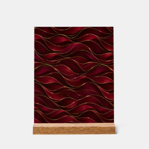 Elegante burgunderrote Marmorwellen mit goldenen A Acrylschild