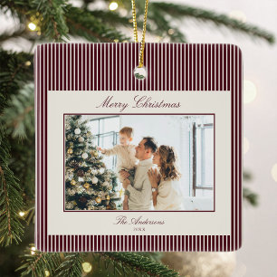 Elegante burgunderrote Streifen Weihnachtsfoto Keramikornament