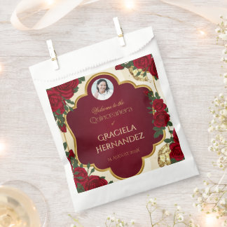 Elegante Burgunderrote und Goldene Rose Quinceañer Geschenktütchen