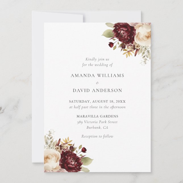 Elegante Burgundy Cream Floral Wedding Einladung (Vorderseite)