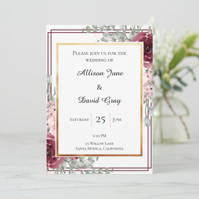 Elegante Burgundy Rose Gerahmte Hochzeit Einladung (Stehend Vorderseite)