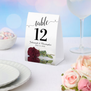 Elegante Burgundy Rose Wedding Tischnummer Tischaufsteller