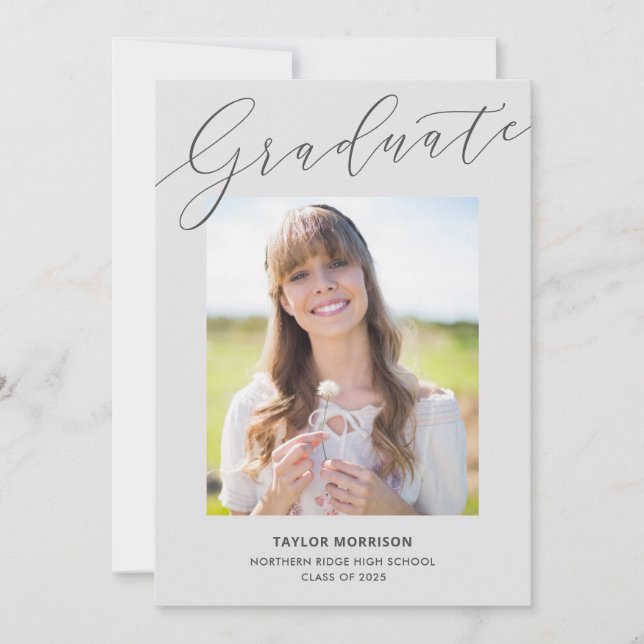 Elegante Calligrafy Gray 2025 Foto Abschluss Einladung (Vorderseite)