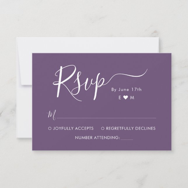 Elegante Calligraphy Monogram Lila Wedding RSVP Karte (Vorderseite)