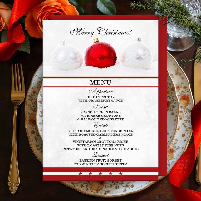 Élégante carte de menu de Noël (Elegant classic Christmas menu card featuring silver and red baubles in sparkling snow )