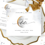 Elegante Celestial Wedding Save the Date Postkarte<br><div class="desc">Ankündigen Sie Ihre Hochzeit mit dieser schönen, eleganten und einfachen Himmelshochzeit speichern Sie das Datum Postkarte. Delikater Hintergrund mit Aquarellhimmel, Sternen und Mond und exquisiten Moon Framing Save the Date Phrase. Moderne handgeschriebene Skripttypografie durch die ganze Welt. Möglichkeit, "Rett die" zu "Rett unser" Datum zu ändern. Zurück mit dem Bereich...</div>