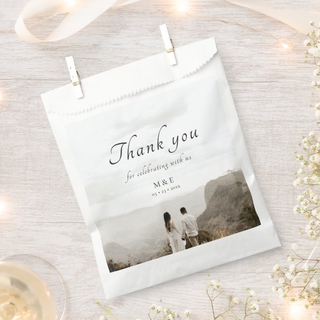 Elegante Chic Foto Monogram Gastgeschenk Hochzeit  Geschenktütchen (Ausgeschnitten)