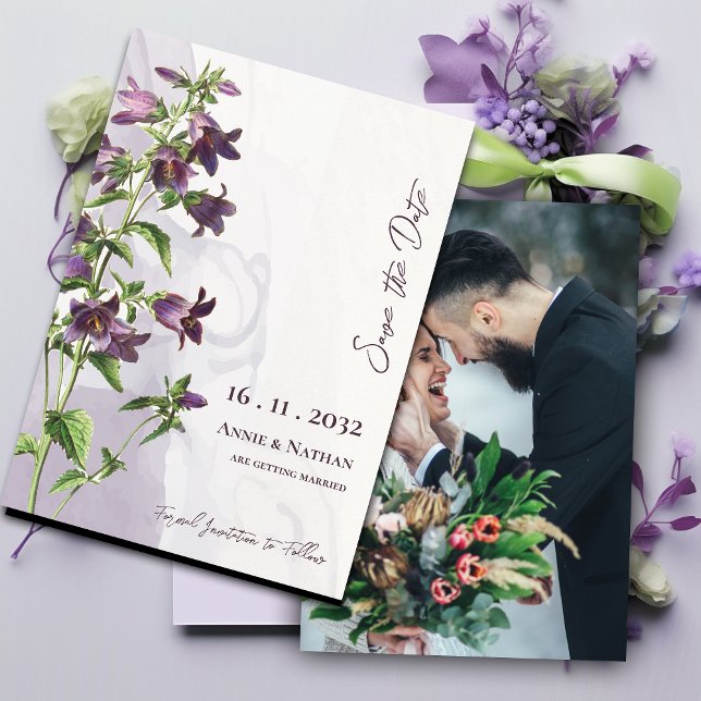 Elegante Chic Lila Foto Save The Date (Elegant Chic Purple Floral Photo Script Wedding Save The Date)