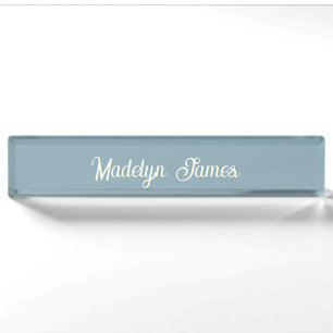 Elegante Chic-Typografie Staubblau Personalisiert Namensplakette