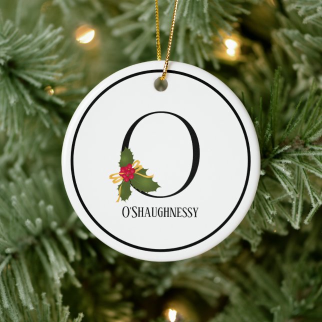 Elegante Christmas Holly Monogram Letter O Keramik Ornament (Baum)