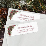 Elegante Christmas Pine Cones Script-Rücksendeadre<br><div class="desc">Dieses weihnachtliche Adressetikett zeichnet sich durch ein klassisches Urlaubsprojekt aus,  mit winterfarbenen Kieferntönen,  immergrünen Sprigs und heiligen Beeren,  mit elegantem Schriftzeichen für die Namen. Karo in der Kollektion für viele passende Produkte oder kontaktiere mich über den Zazzle Chat,  wenn du weitere passende Produkte oder andere Farbwege möchtest.</div>