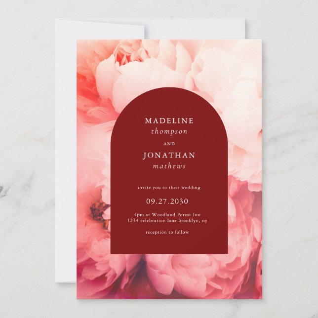 Elegante Classic Crimson Red Peonies Arch Wedding Einladung (Vorderseite)