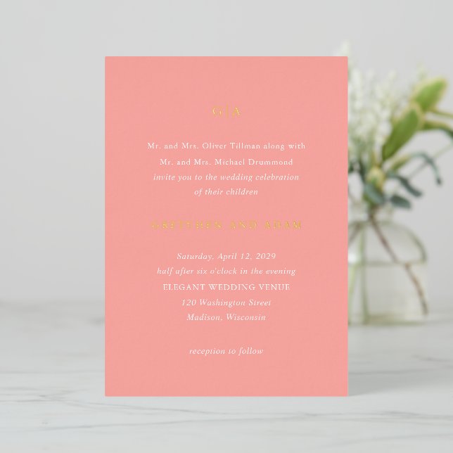 Elegante Coral Pink Moderne Hochzeit Folieneinladung (Stehend vorne)