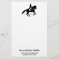 Elegante Dressage Rider Darstellend Pirouette