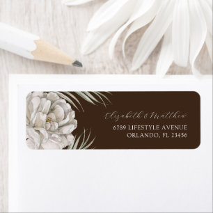 Elegante dunkelbraune und florale Hochzeit