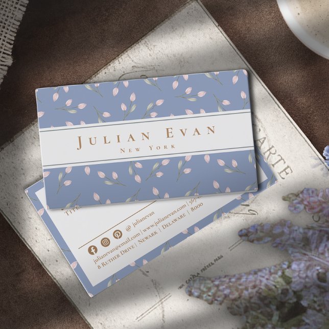 Elegante Dusty Blue Delicate Floral Business Card Visitenkarte (Von Creator hochgeladen)